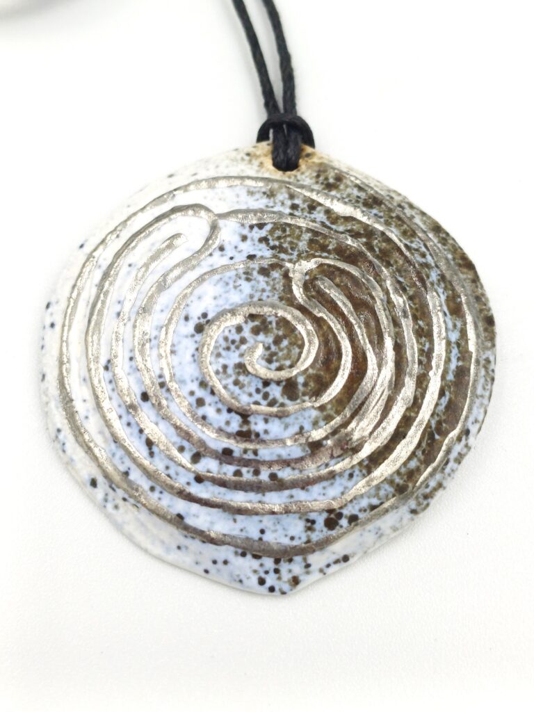 Lunin labirint v glini, pottery art, značilnosti labirinta občutij