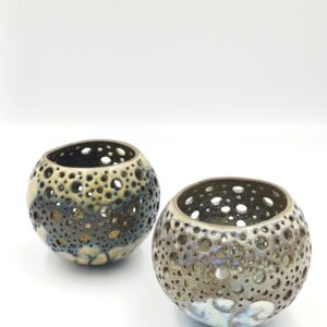 velika glinena krogla-svečnik,pottery art, unikatna velika krogla iz gline-svečnik