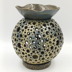 keramičen ročno izdelan aroma svečnik, pottery art, unikatna glinena dišavna lučka