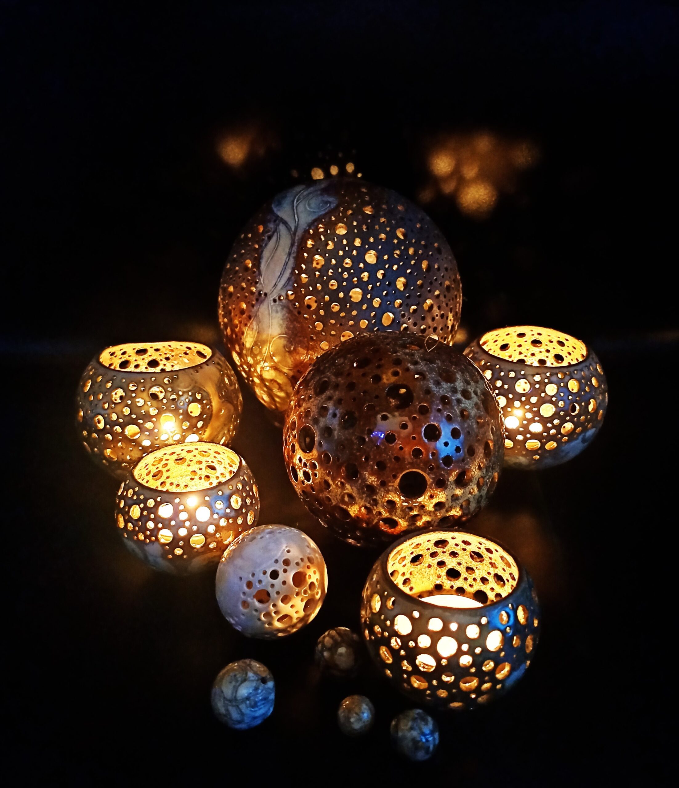 unikatna svetila iz gline, pottery art, svetila za svečo, električna svetila