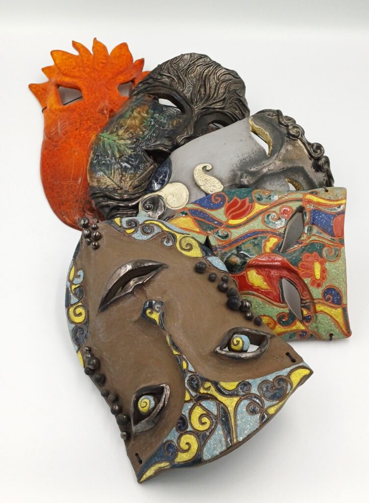 30 let poznej, prve barvne glazure, blagovna znamka pottery art