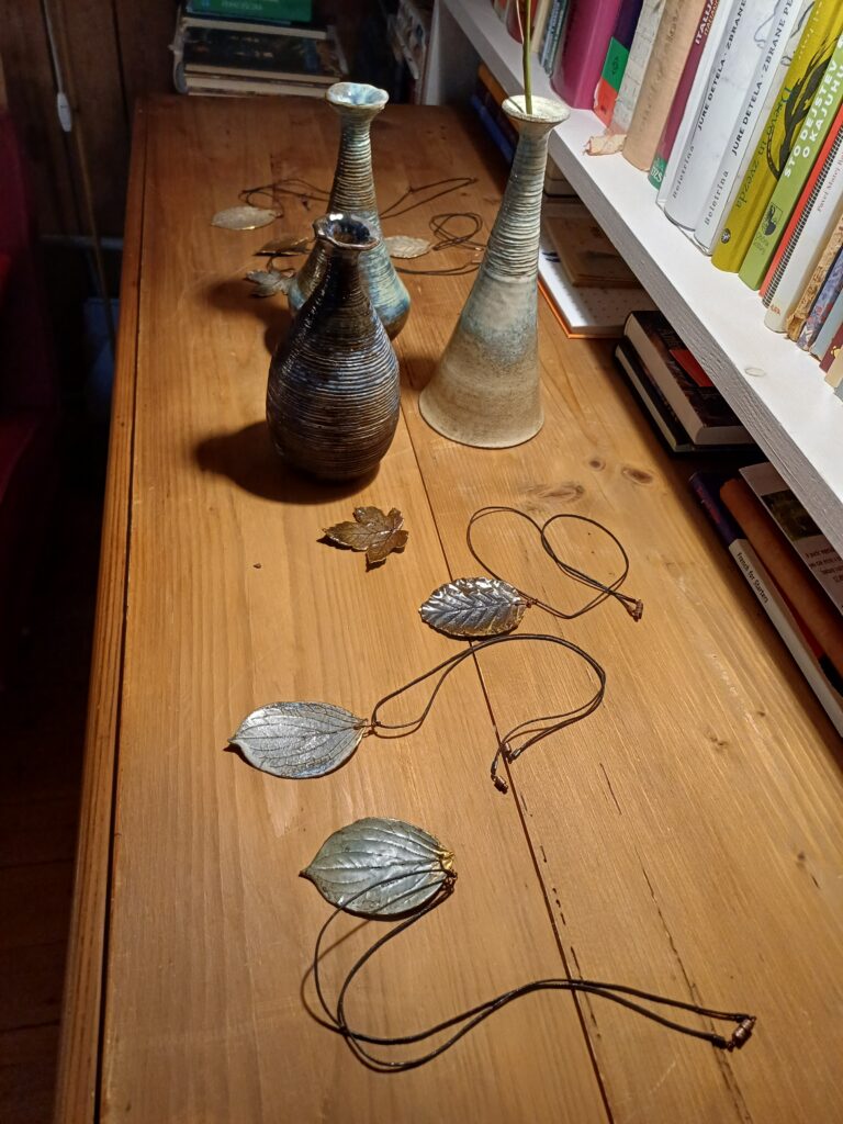 pop up prodajna razstava keramike, odprtje razstave 30 let pozneje, delavnica ustvarjanje na lončarskem vretenu, pogovor z ustvarjalko Polono Zajc