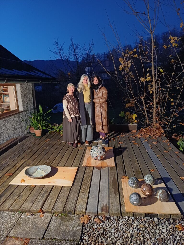 pop up prodajna razstava keramike, odprtje razstave 30 let pozneje, delavnica ustvarjanje na lončarskem vretenu, pogovor z ustvarjalko Polono Zajc