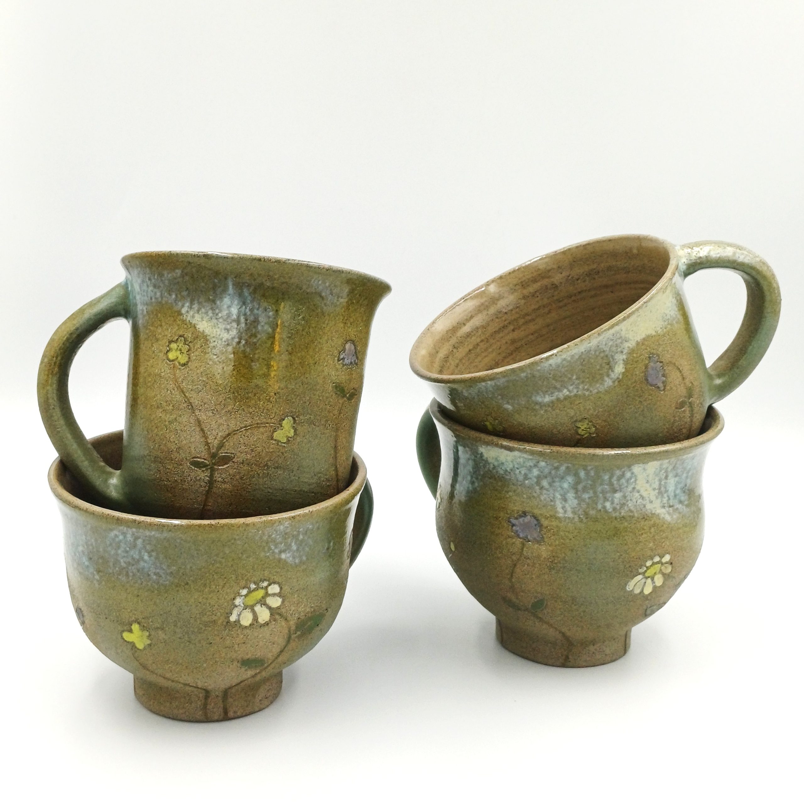 unikatna glinena skodelica, pottery art, skodelica iz kamenine v pomladnih barvah