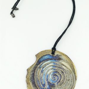 Lunin labirint na unikatnem obesku, pottery art, labirint občutij